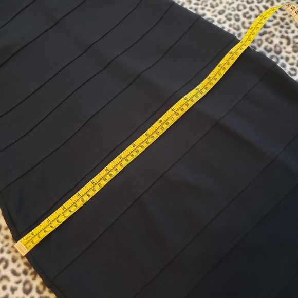 Cache Solid Black Body Con Unlined Stretchy Halter Midi Dress, Size 4, GUC - Picture 4 of 14